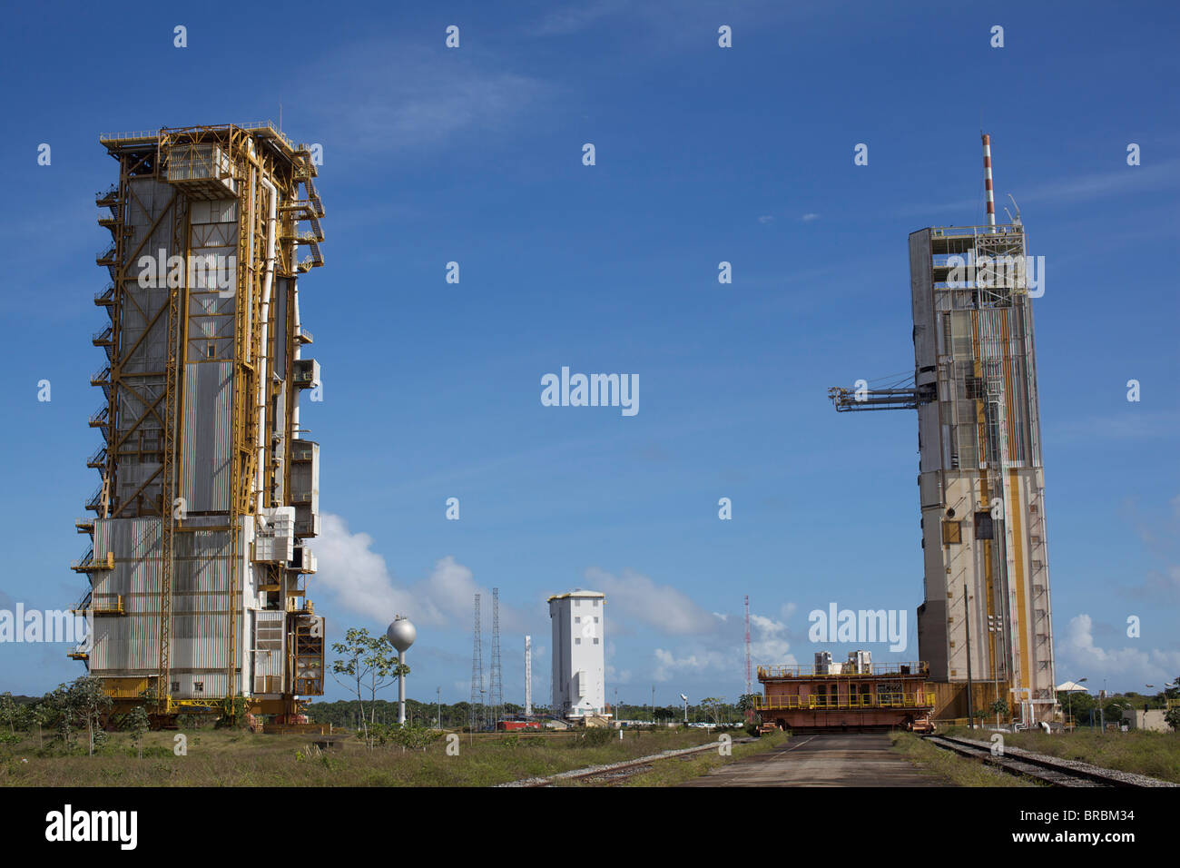 Dans le centre spatial de Kuru, un booster du troisième système Ariane, Guyane Banque D'Images