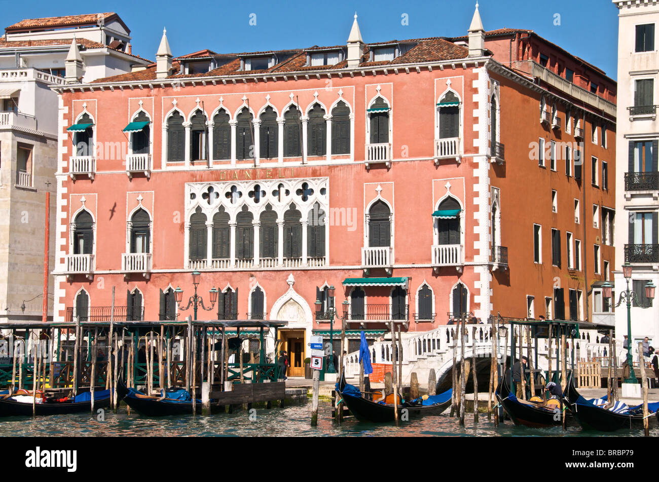 L'Hotel Danieli, bassin de Saint Marc et les gondoles, Venise, UNESCO World Heritage Site, Veneto, Italie Banque D'Images