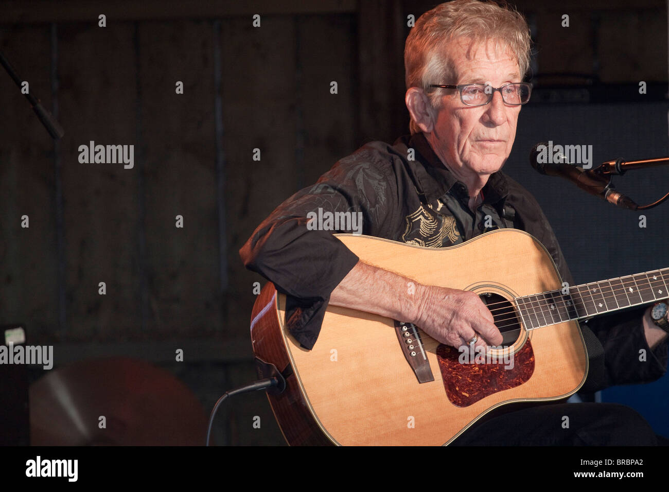 Au début de l'artiste Sun records et la chanteuse de country Rayburn Anthony sur la scène du festival Maverick Banque D'Images