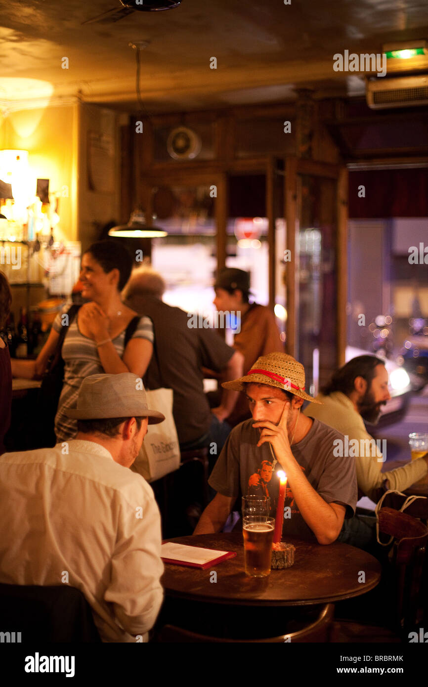 La Patache bar dans le Canal St Martin de Paris, France Banque D'Images