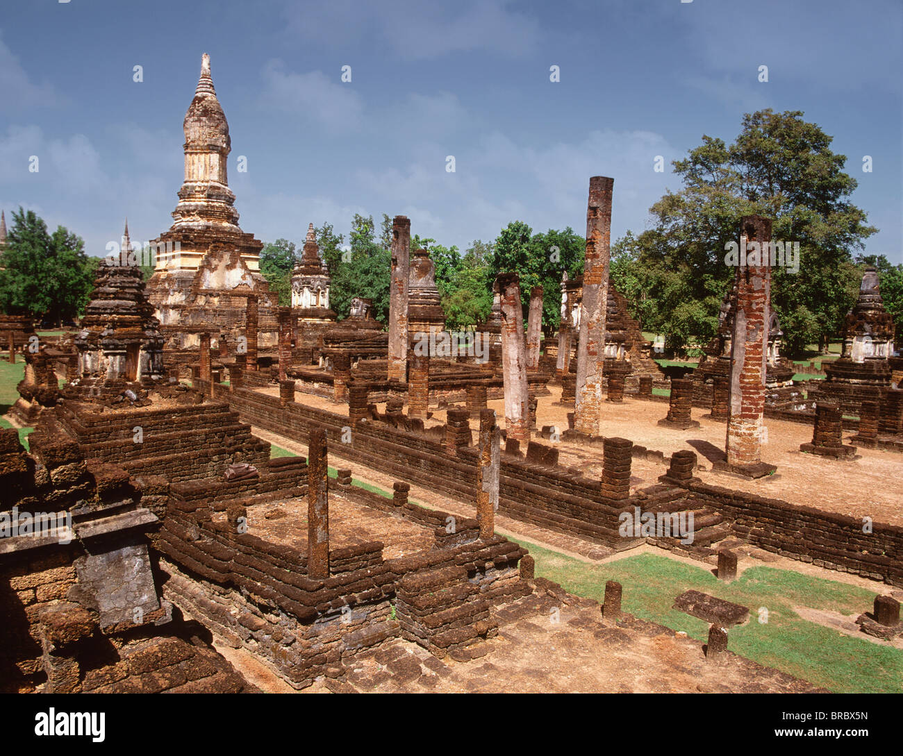 Wat Chedi Chet Taew construit par le roi Ramkamhaeng, Si Satchanalai, Thaïlande Banque D'Images