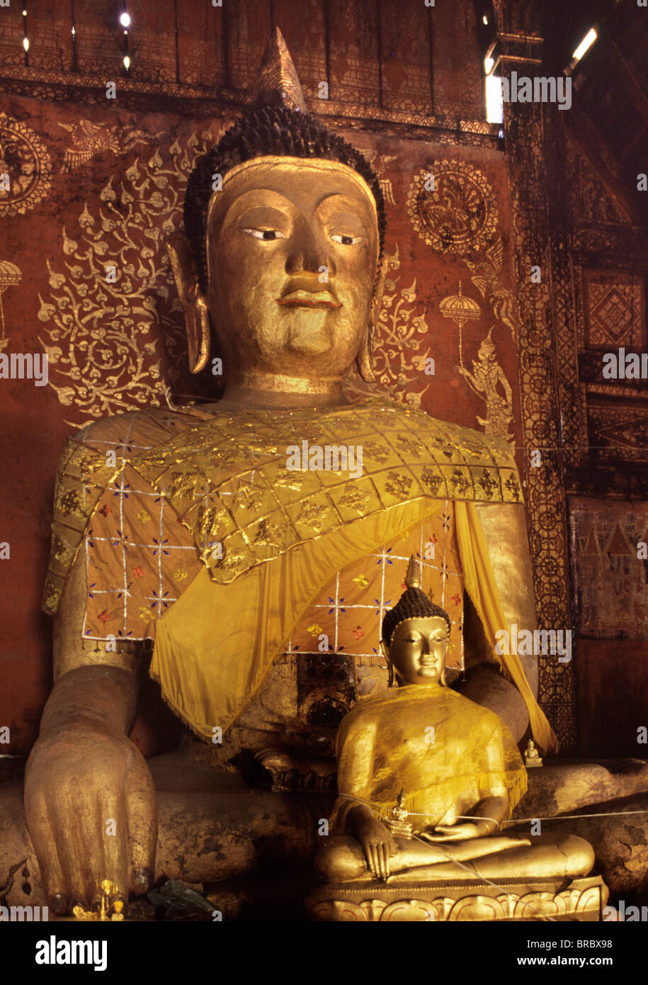 Les images de Bouddha de style Lanna, Wat Hua Kuang, Lampang, Thaïlande du Nord, Thaïlande Banque D'Images