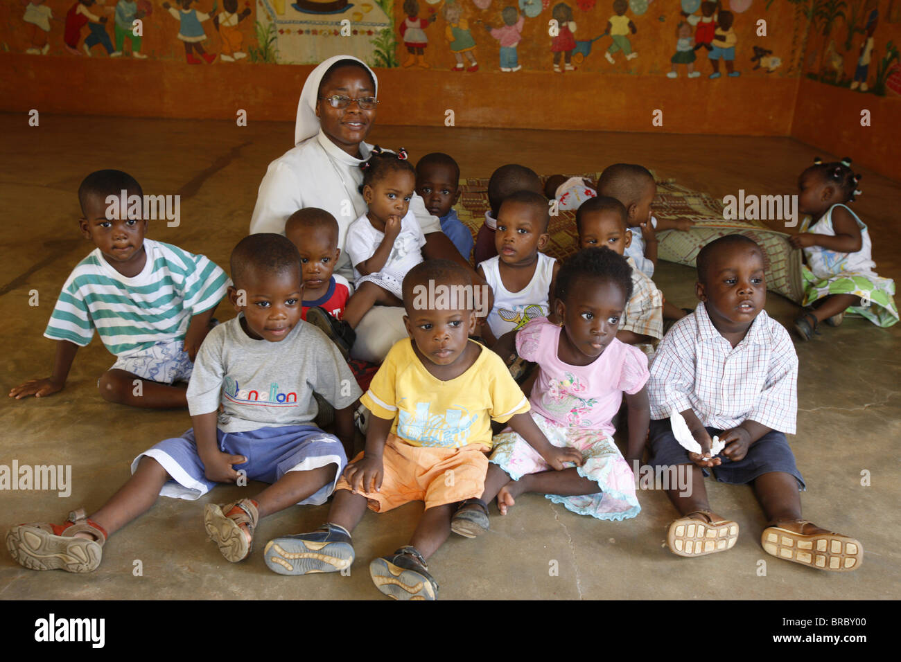 La maternelle dirigée par des religieuses catholiques, Lomé, Togo, Afrique de l'Ouest Banque D'Images