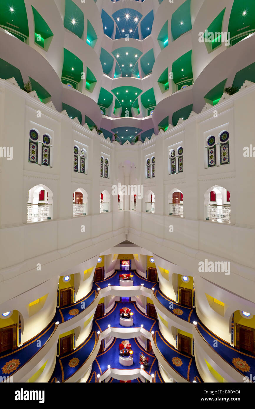 Atrium de l'hôtel Burj Al Arab, DUBAÏ, ÉMIRATS ARABES UNIS Banque D'Images