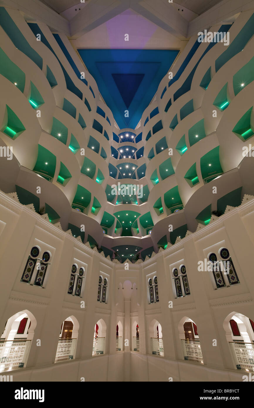 Atrium de l'hôtel Burj Al Arab, DUBAÏ, ÉMIRATS ARABES UNIS Banque D'Images