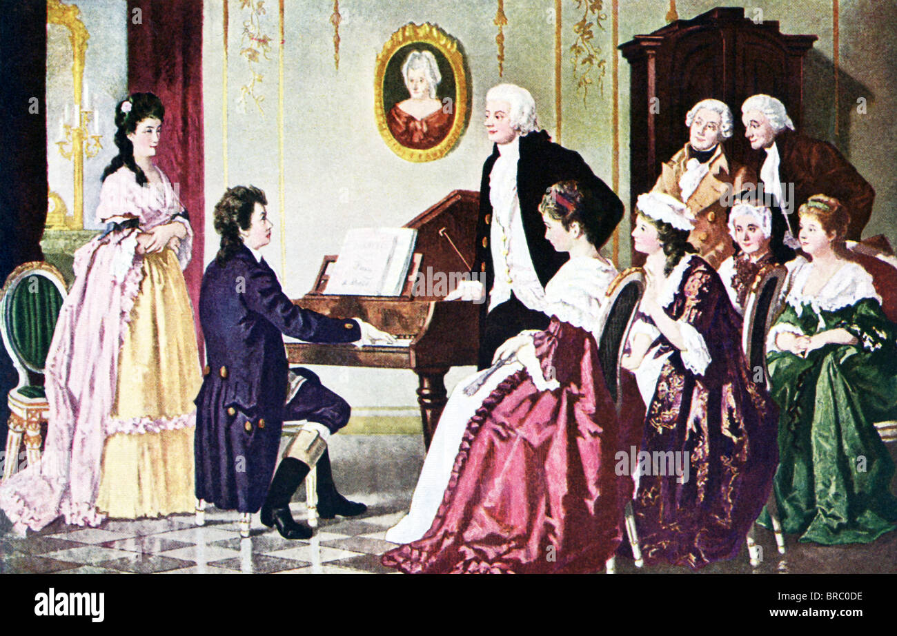 Beethoven joue pour Mozart (debout à côté d'un piano pianoforte [début]) et plusieurs hommes et femmes dans un salon à Vienne, Autriche. Banque D'Images