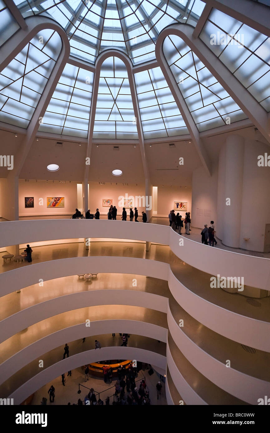 Intérieur de la Guggenheim Museum, New York City, New York, USA Banque D'Images