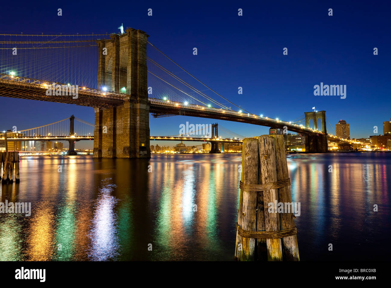 Le Brooklyn et Manhattan ponts enjambant l'East River, New York City, New York, USA Banque D'Images
