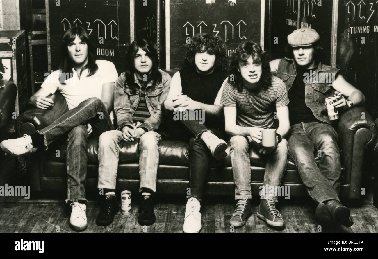 AC/DC photo promotionnelle de groupe de rock australien. Voir la description cidessous pour les
