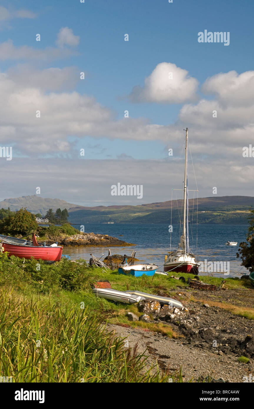 La pêche locale et les bateaux de plaisance transporté à terre à Salen Bay Ile de Mull, Inner Hebrides Argyll and Bute, Ecosse. 6707 SCO Banque D'Images