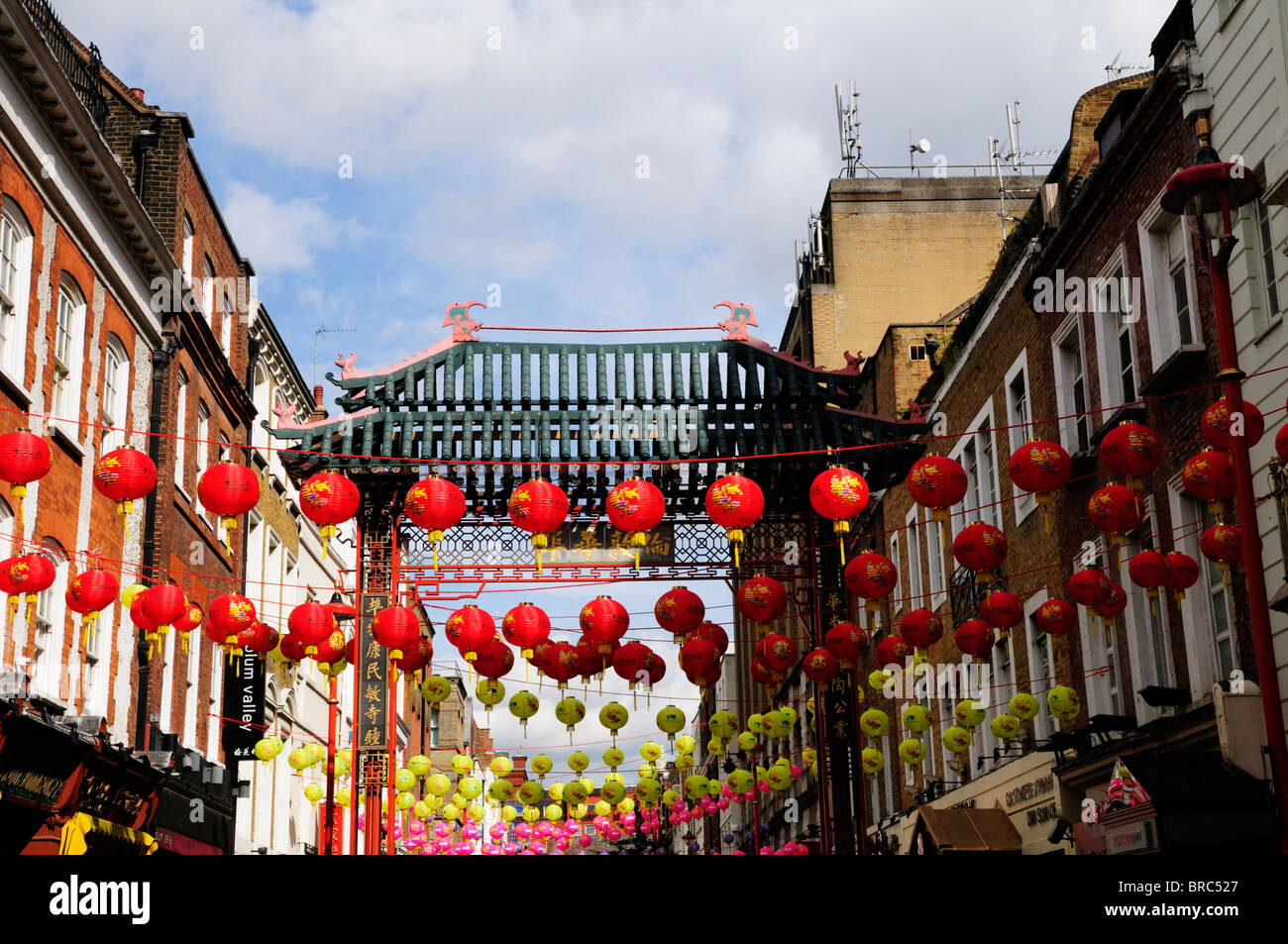 Lanternes chinoises dans Gerrard Street, Chinatown, Londres, Angleterre, Royaume-Uni Banque D'Images