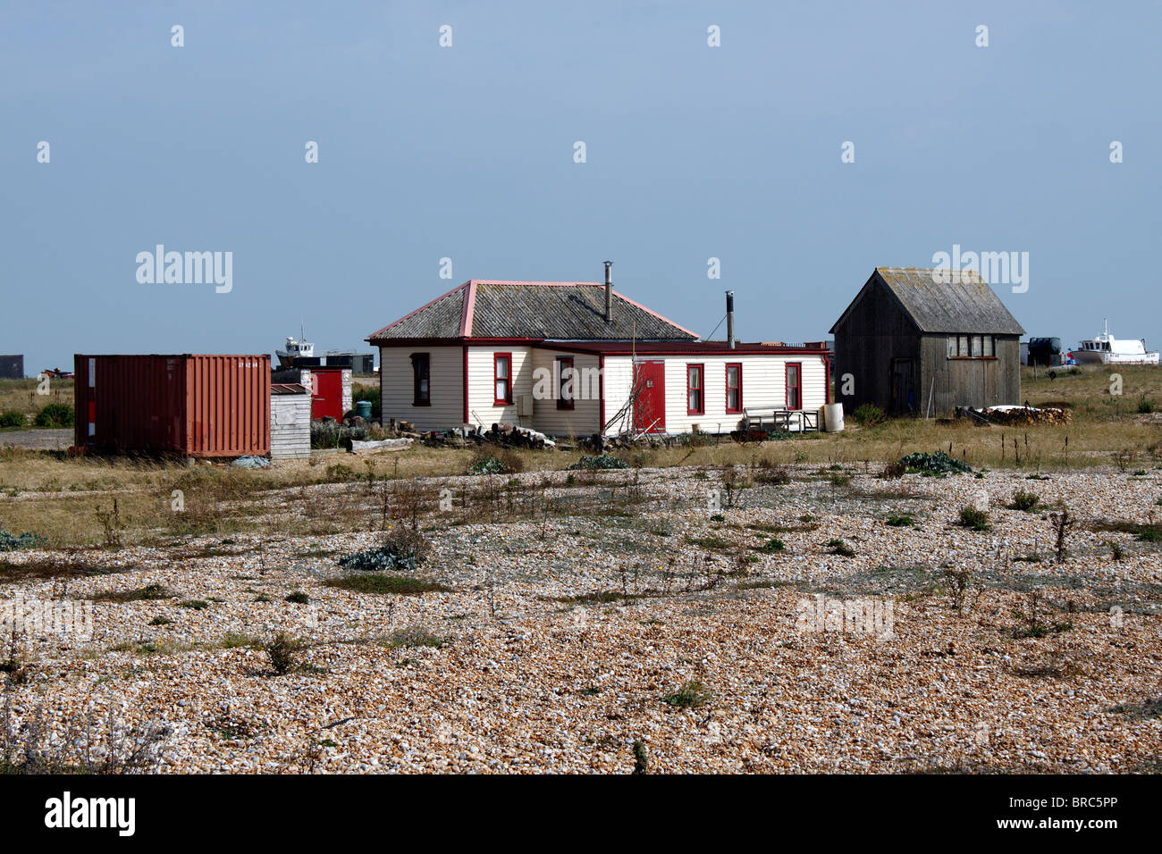 Un petit HOMESTEAD SUR LE WILD OPEN BEACH À DUNGENESS, DANS LE COMTÉ DE KENT. UK. Banque D'Images