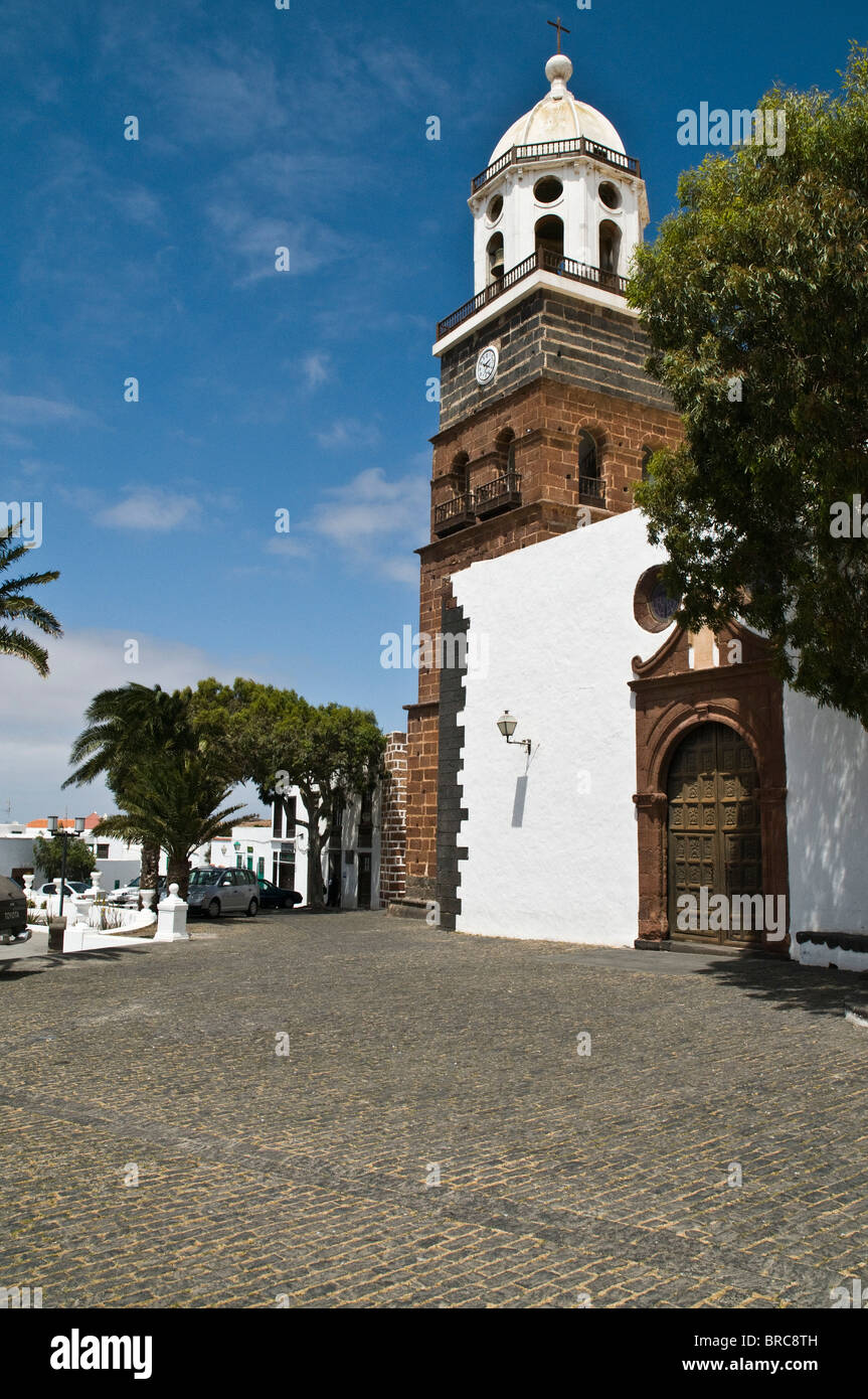 Dh Teguise Lanzarote Church tower town center plaza Banque D'Images