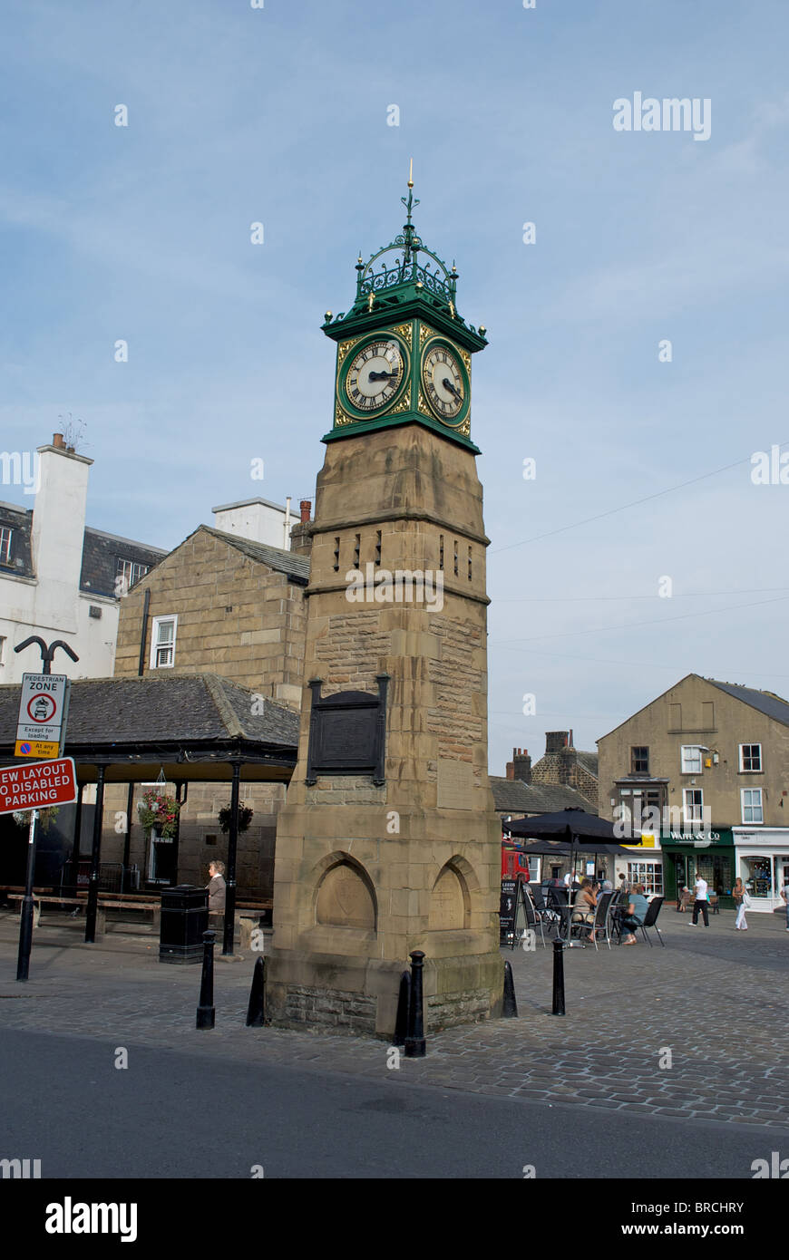 L'horloge érigée pour commémorer le jubilé de la reine Victoria en 1901 sur le marché Otley Leeds West Yorkshire Banque D'Images