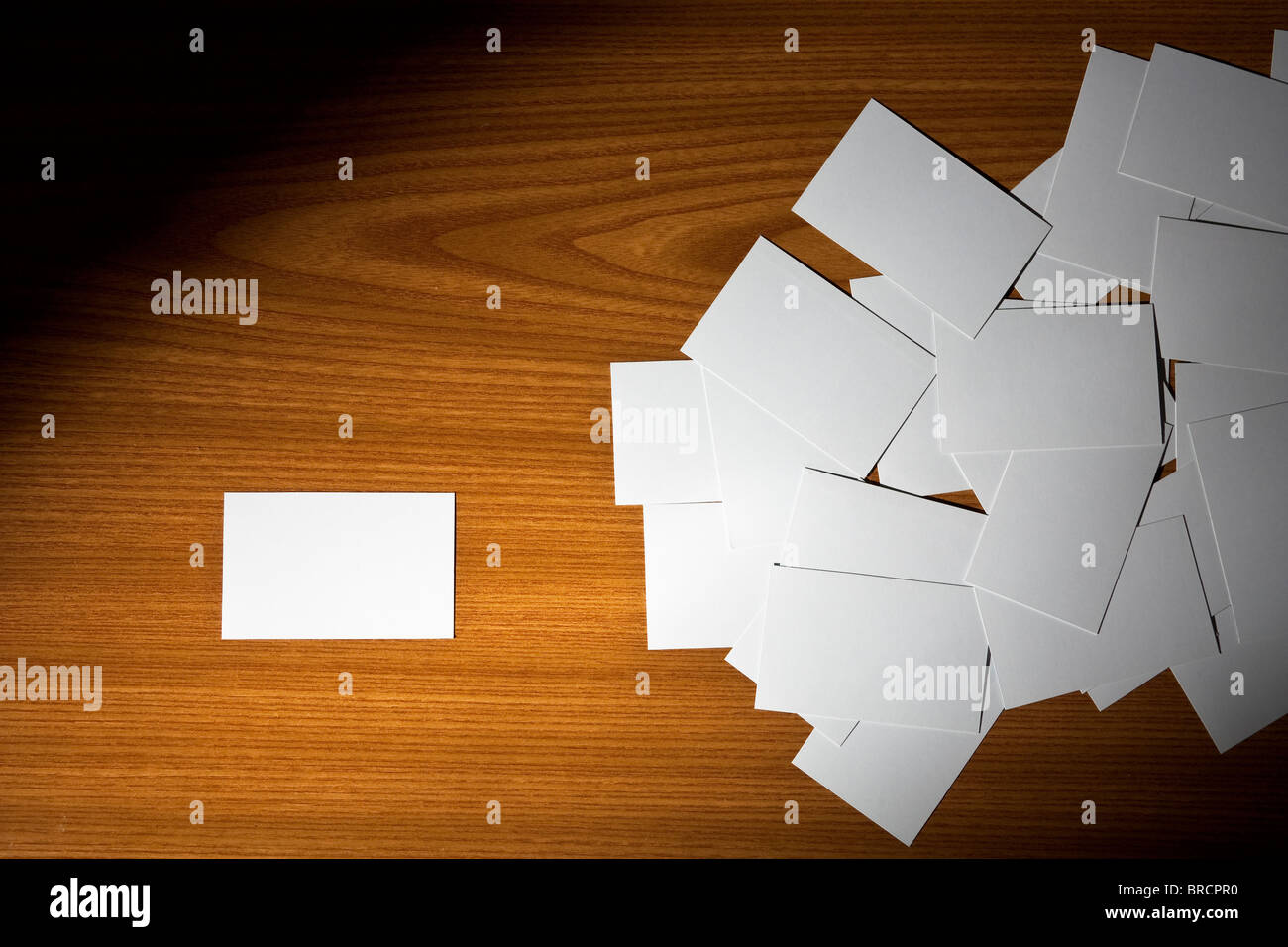 Cartes d'affaires dispersées Banque D'Images