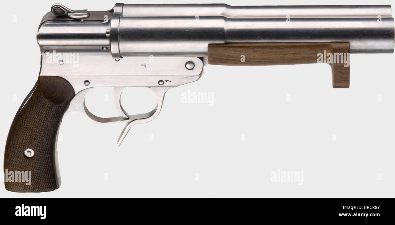 A 'Sternsignalpître' (pistolet à éclats de signal) Walther mod. SLD, Kriegsmarine (Marine), calibre 4 (26,65 mm), no 1842. Numéros correspondants. Alésages de type miroir. Sur le code gauche '1940 ac 1842', à côté: L'aigle d'acceptation de la Marine/'HK/M/III/3'. Haut sur le sélecteur marqué 'l' et 'r' pour une seule prise avec le canon gauche ou droit et 'Doppelschuss'/double tir pour tirer les deux barils en même temps. Toutes les pièces en acier Nirosta poli de haute qualité. Creux lumineux sur la racine du fourreau gauche. 15 mm fissure en ligne à peine visible à l'avant droit sur le châssis de la poignée au-dessus de la protection de déclenchement. Noyer, Banque D'Images