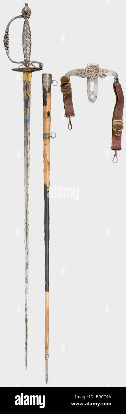 Une fine petite épée avec hilt en acier découpés, Angleterre(?), vers 1790 lame de rouille triangulaire creuse avec moraillement doré sur les restes de sur un fond bleuté. Acier ouvert hilt, partiellement bleuté et profusely mis avec des perles d'acier facettées dans l'imitation des brillants (dommages minimes). Barde bois légèrement rétréci avec des fixations en acier rainurées et des fragments de la housse en cuir. Le crochet de ceinture en fer ciselé est doté de deux sangles de suspension en cuir. Longueur 94,5 cm. Historique, historique, XVIIIe siècle, robe épée, épées, throuing, throulages, petite épée, épée de c, Banque D'Images