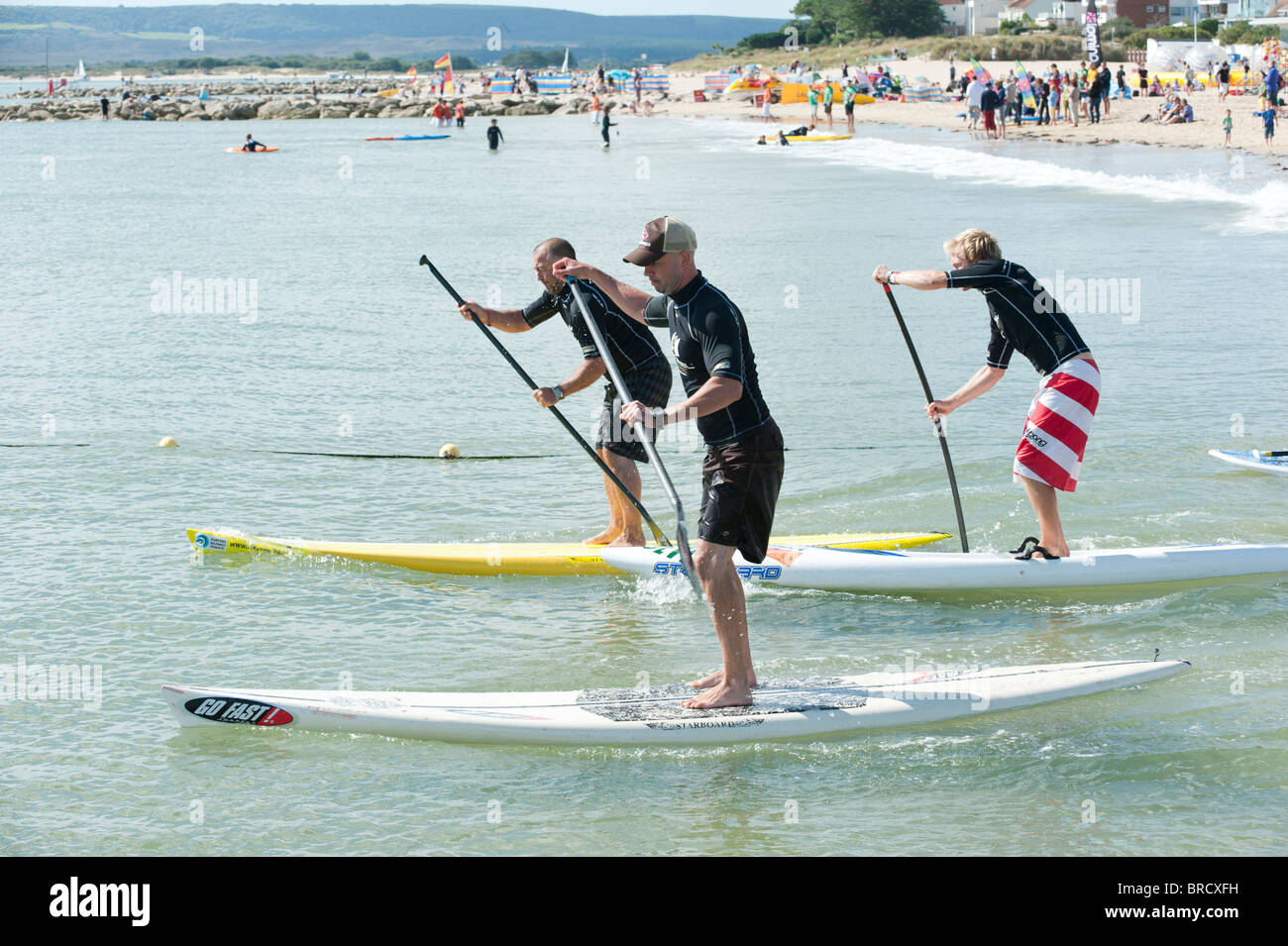 Stand up paddleboard race, Windfest, 2010 à la plage de Sandbanks à Poole Banque D'Images