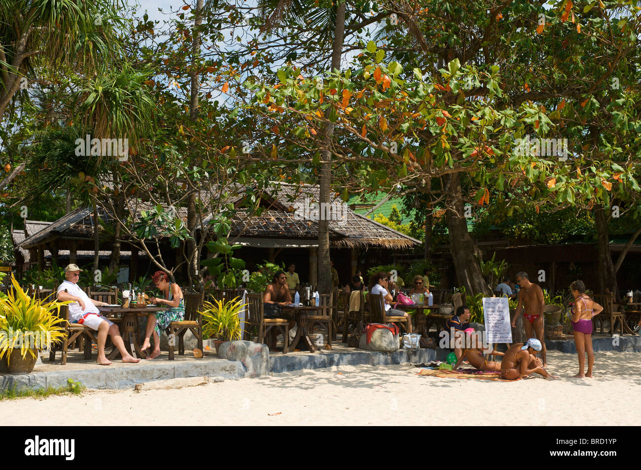 Bar de plage au Rai Leh West Beach, Krabi, Thaïlande Banque D'Images