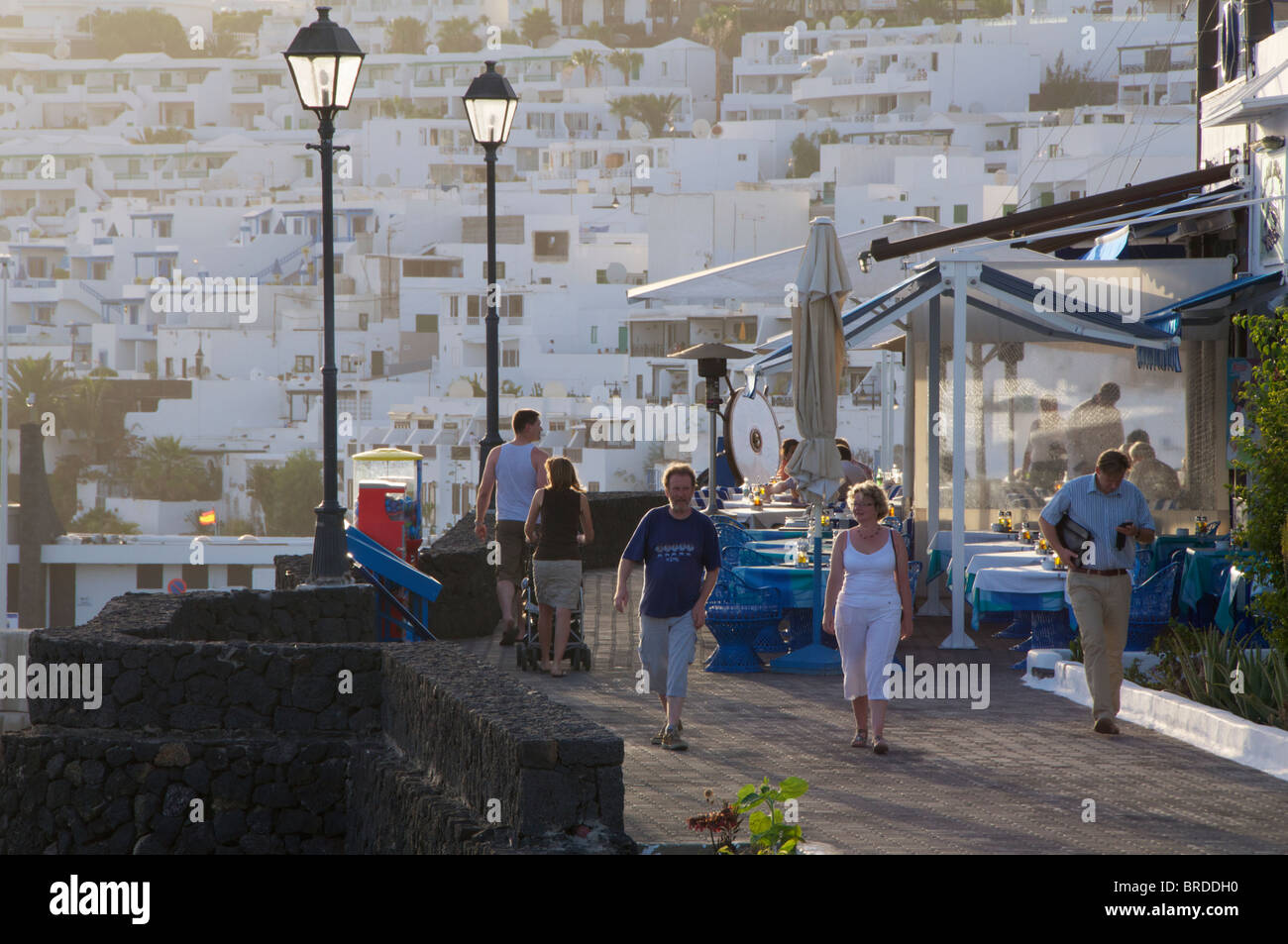 Une vue sur la vieille ville de Puerto Del Carmen, Lanzarote, Îles Canaries Banque D'Images