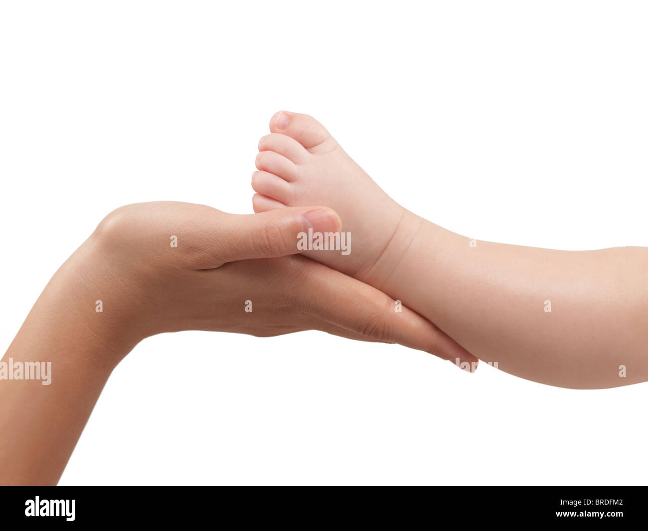 Mere Tenant Son Bebe De Trois Mois Le Pied De L Enfant Dans Ses Mains Isole Sur Fond Blanc Avec Un Chemin De Detourage Photo Stock Alamy