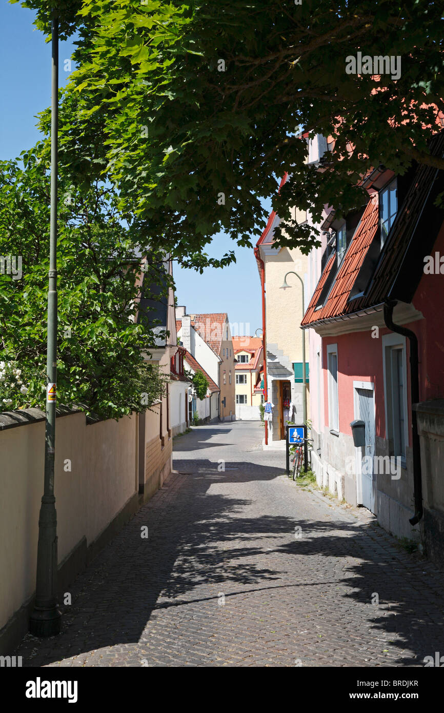 Lane dans la cité médiévale, la ville hanséatique de Visby sur l'île suédoise Gotland situé dans la mer Baltique. Sur la liste du patrimoine mondial de l'UNESCO. Banque D'Images