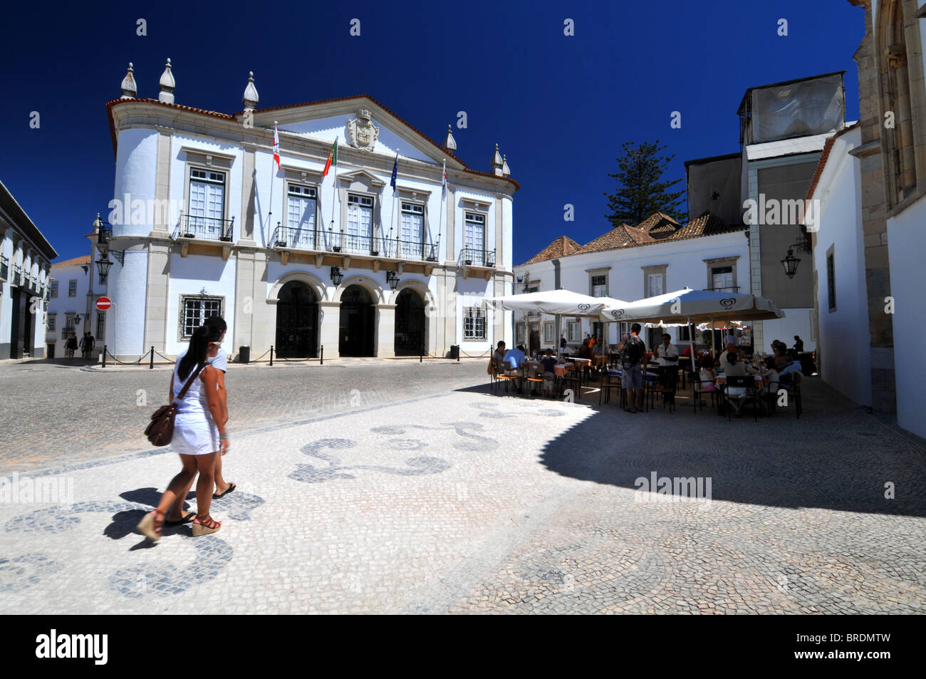 L'Hôtel de ville et cafe, Velha, vieille ville de Faro, Portugal Banque D'Images