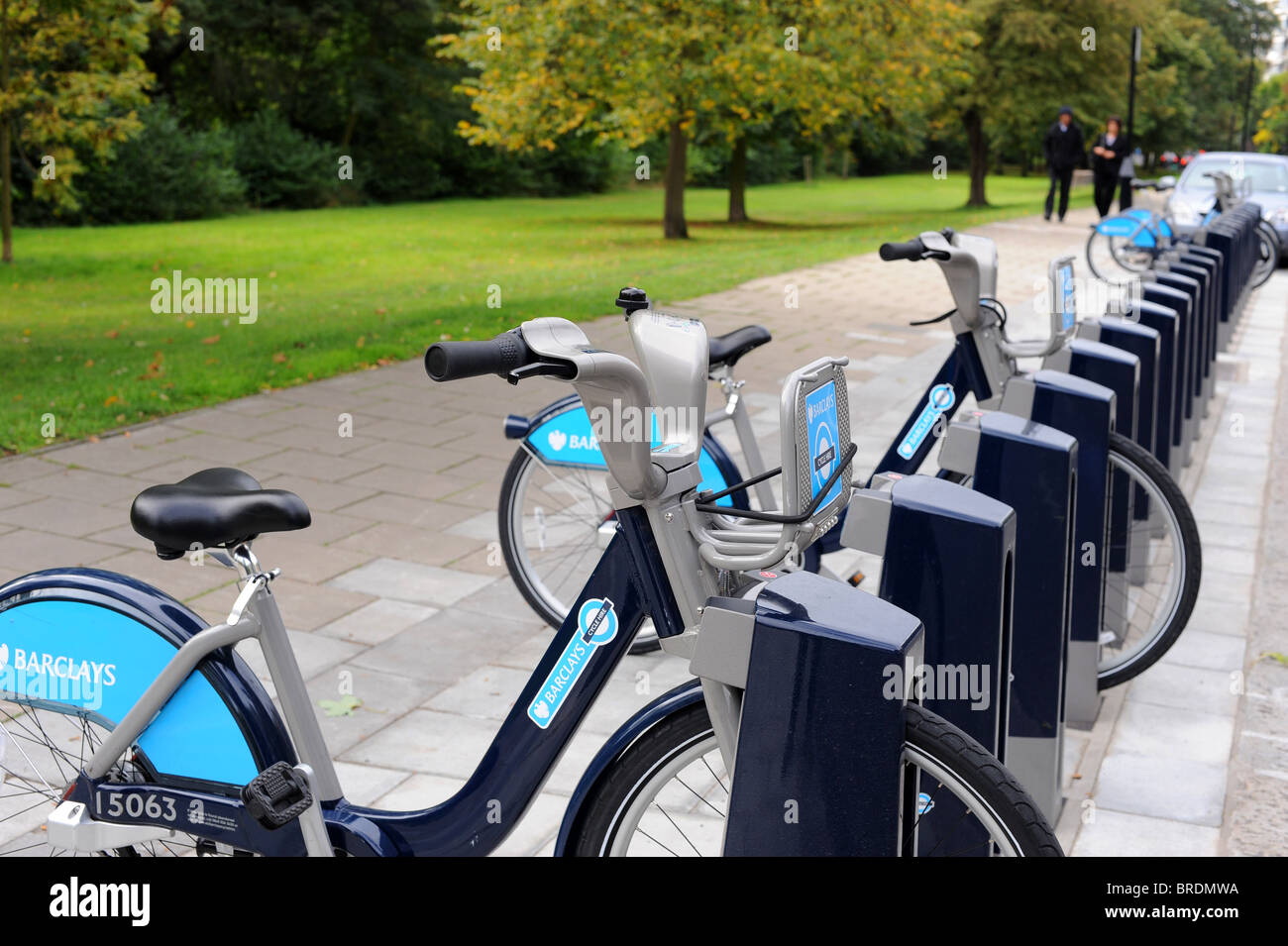 Heureux papa porte podgy grave mignon fils. Banque D'Images