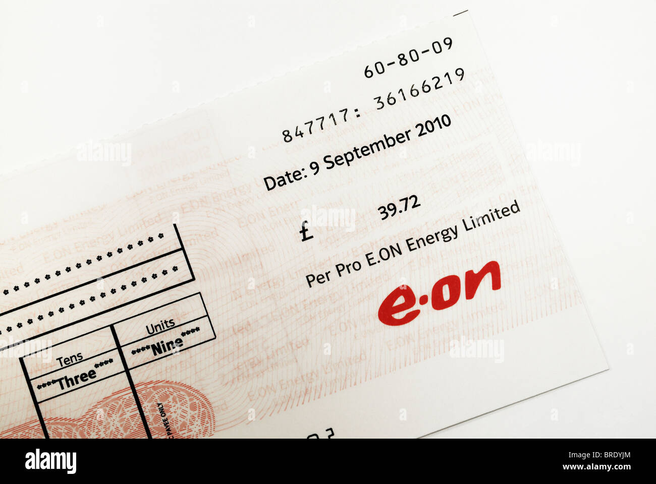 Vérifier le remboursement auprès de fournisseurs d'électricité eon england uk Banque D'Images