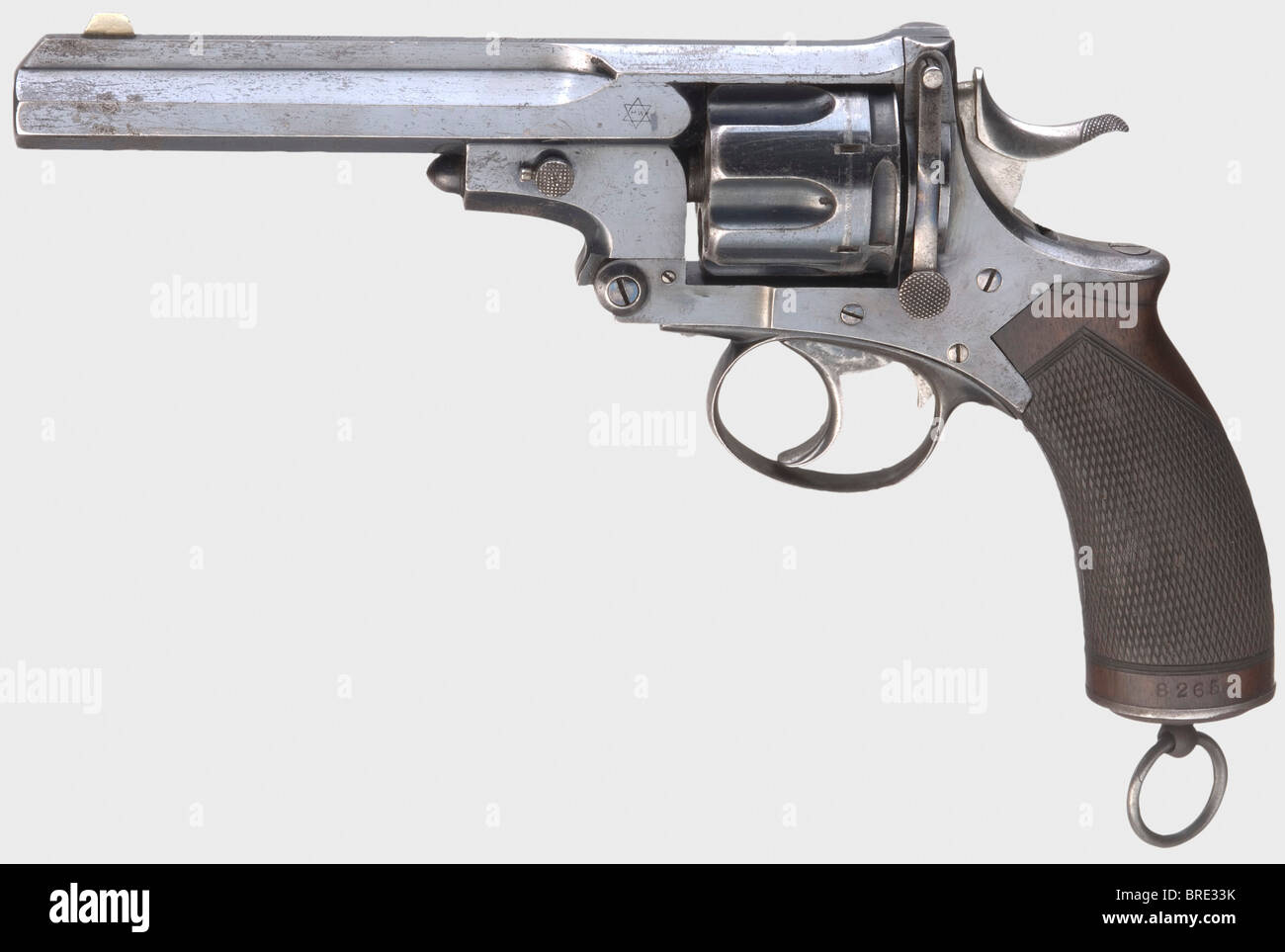 Un modèle Webley Wilkinson First Small Hinge Pattern, vers 1885, cal..476, no 68 uniquement sur le vérin, pas de numéro de série sur le châssis. Canon octogonal, longueur 5,75'. Vue avant nickel-argent. Sans épreuves. 6 prises de vue. Double action. Éjecteur. Gauche sur la racine du canon 'HW' à l'intérieur d'un hexagone debout pour Henry Wilkinson. Sur la côte du canon marquée 'WILKINSON & SON. Pall MALL, LONDRES.', sur le dessous du canon estampillé 'B. St. CLAIR FORD'. Finition brillante noir bleuté avec de légères traces d'usure et de rotation du cylindre, une tache sur la poignée et la protection de déclenchement, peu de fosses fines à l'avant de barr, Banque D'Images