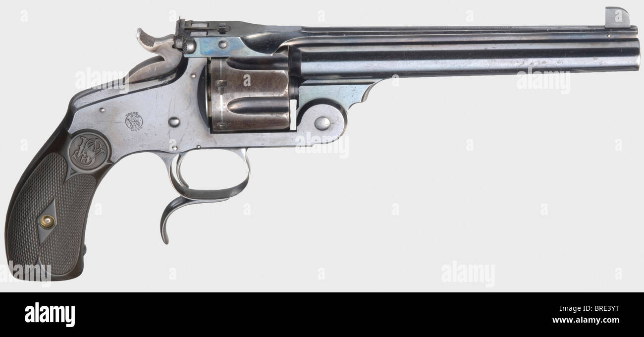 A Smith & Wesson Nouveau modèle numéro Trois, vers 1896, cal..44 S & W, no 30260. Numéros correspondants. Longueur du fourreau 6 1/2'. 6 prises de vue. Protection spéciale à gâchette avec crochet pour doigt, vues modifiées supplémentaires avec vue avant spéciale et vue modifiée des lames arrière. Sur la nervure du canon marquée 'Smith & Wesson Springfield Mass. U.S.A.'. Finition brillante noir bleuté complète, mate uniquement sur cylindre. Utilisation minimale et repères de rotation. Boîte de couleur de marteau durcie, déclenchement avec restes de bleu. Empiècements en caoutchouc dur noir sans faille. Élément supérieur dans presque comme nouvelle condition. Erwerbscheinpf, Banque D'Images