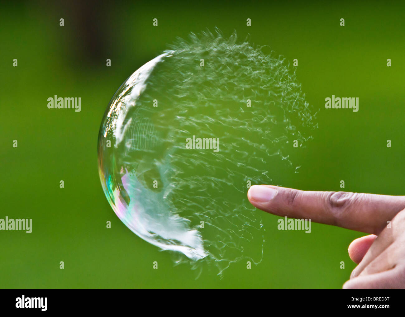 Bulle de savon image captée par la photographie à grande vitesse dans le processus d'éclatement Banque D'Images