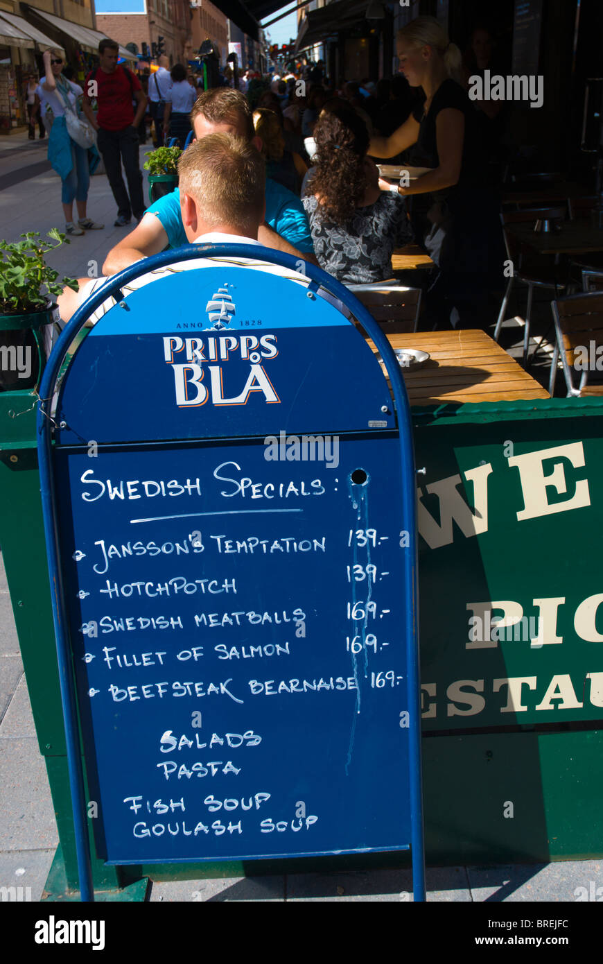 Restaurant servant des aliments suédois tels que les boulettes de viande et la tentation de Jansson rue Drottninggatan Stockholm Suède Banque D'Images