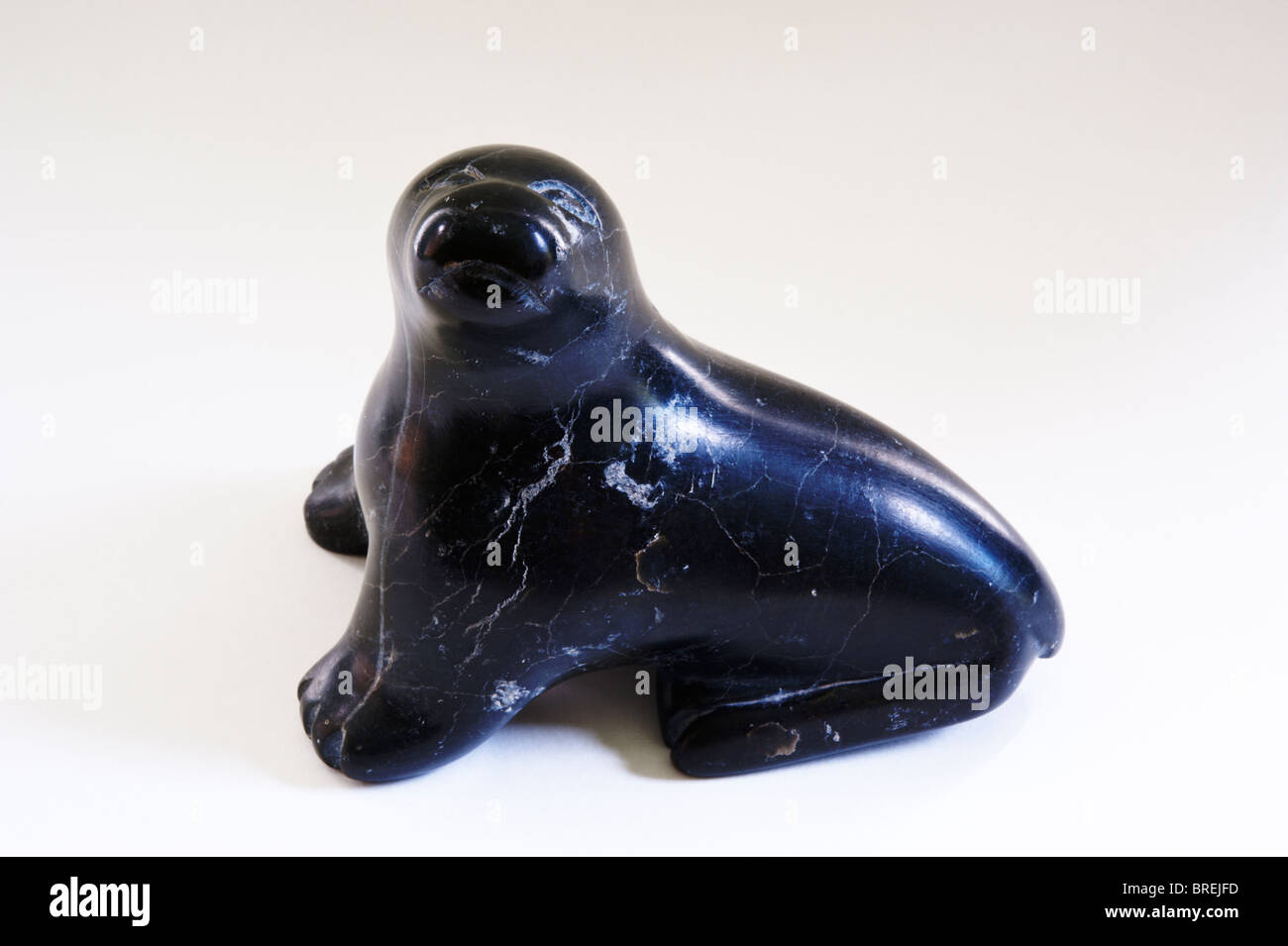 Les Inuit sculpture en pierre d'un sceau. Banque D'Images