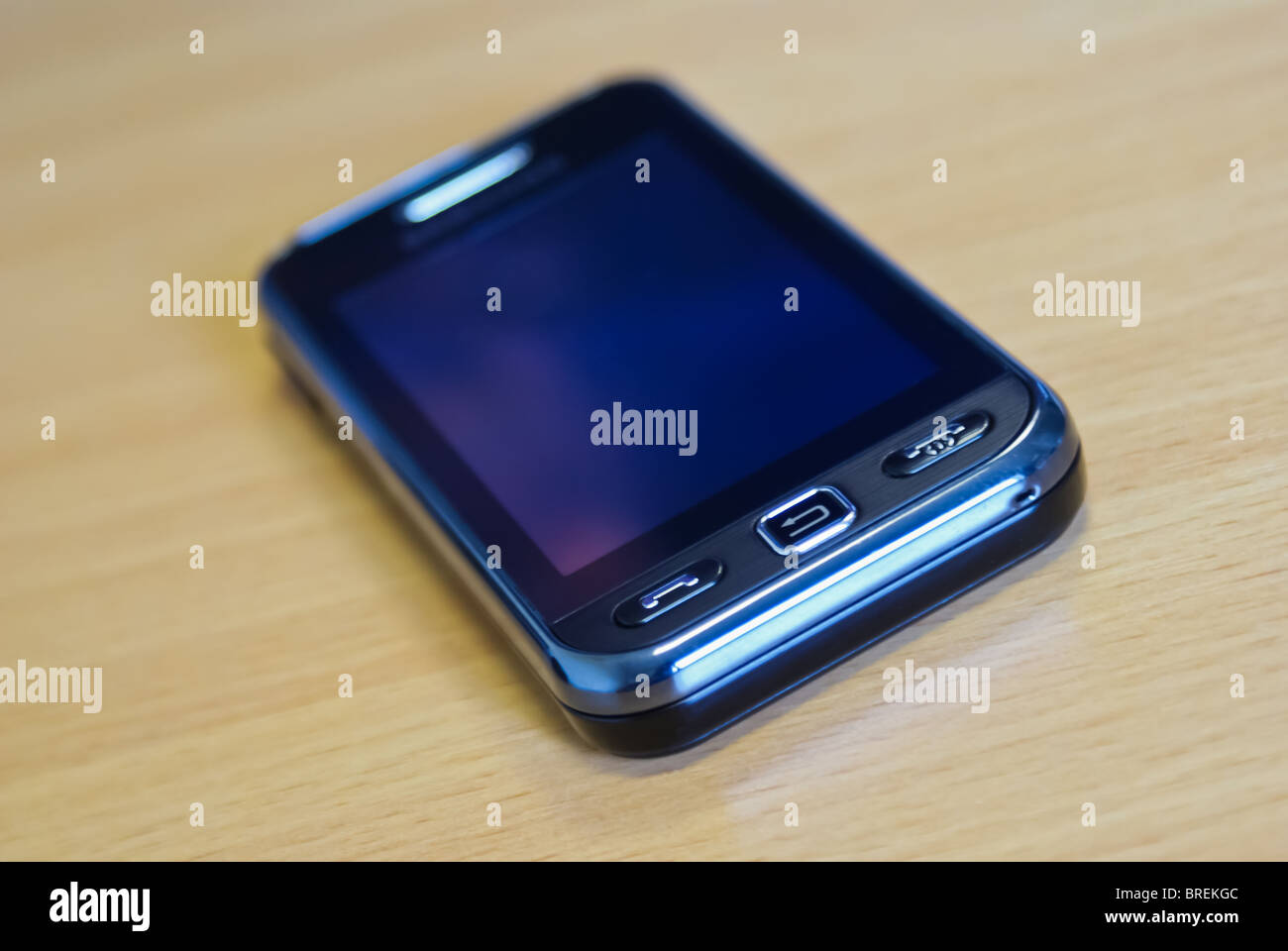 Un Samsung Tocco Lite GT-S5230 téléphone portable avec logo hors foyer Banque D'Images