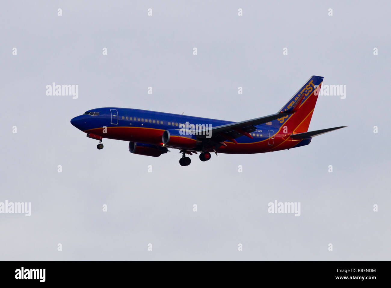 Southwest Airlines jet volant près de l'aéroport LaGuardia à New York City. Banque D'Images