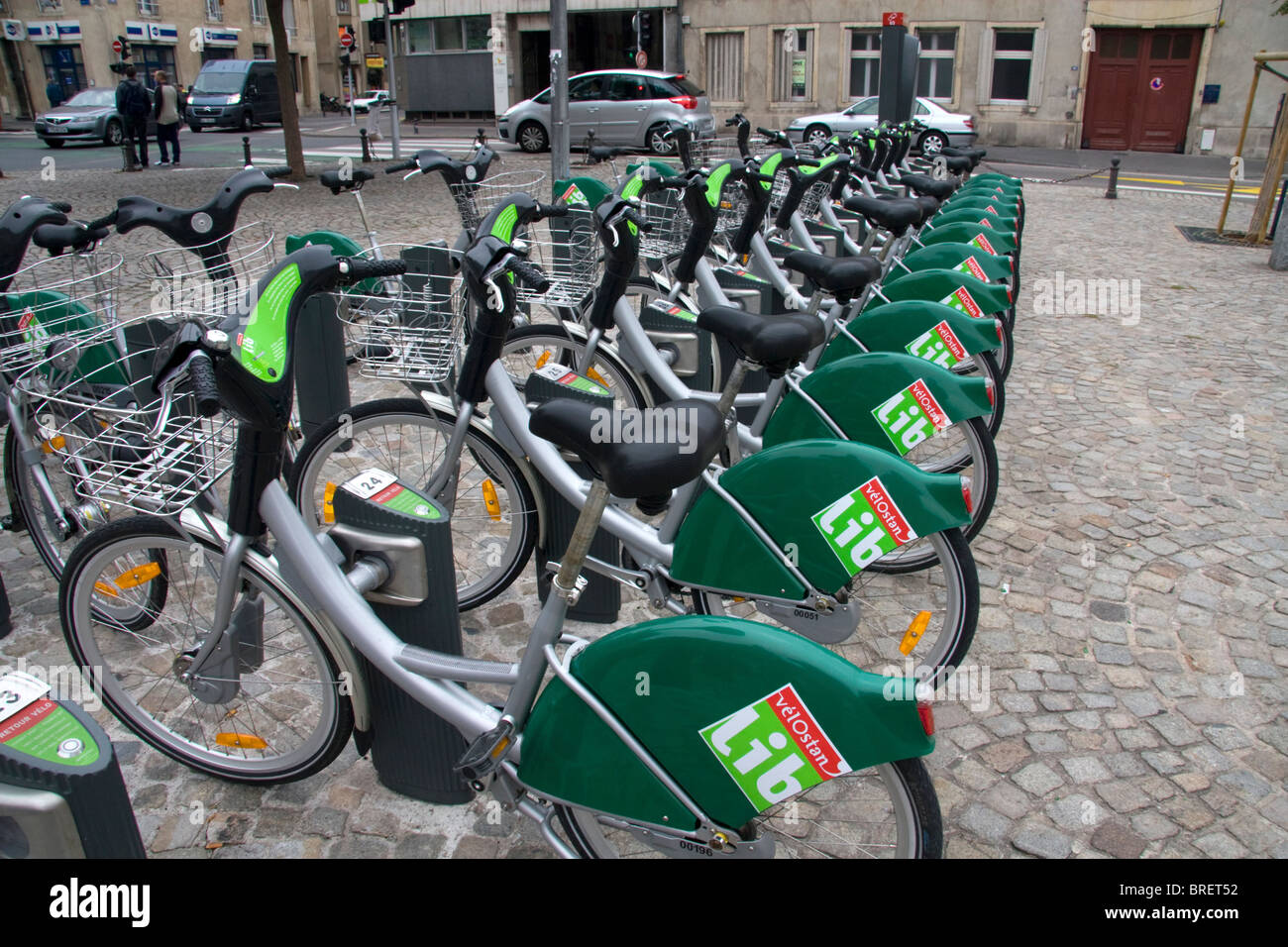 Velostan public en libre-service la location de vélos à Nancy, France. Banque D'Images