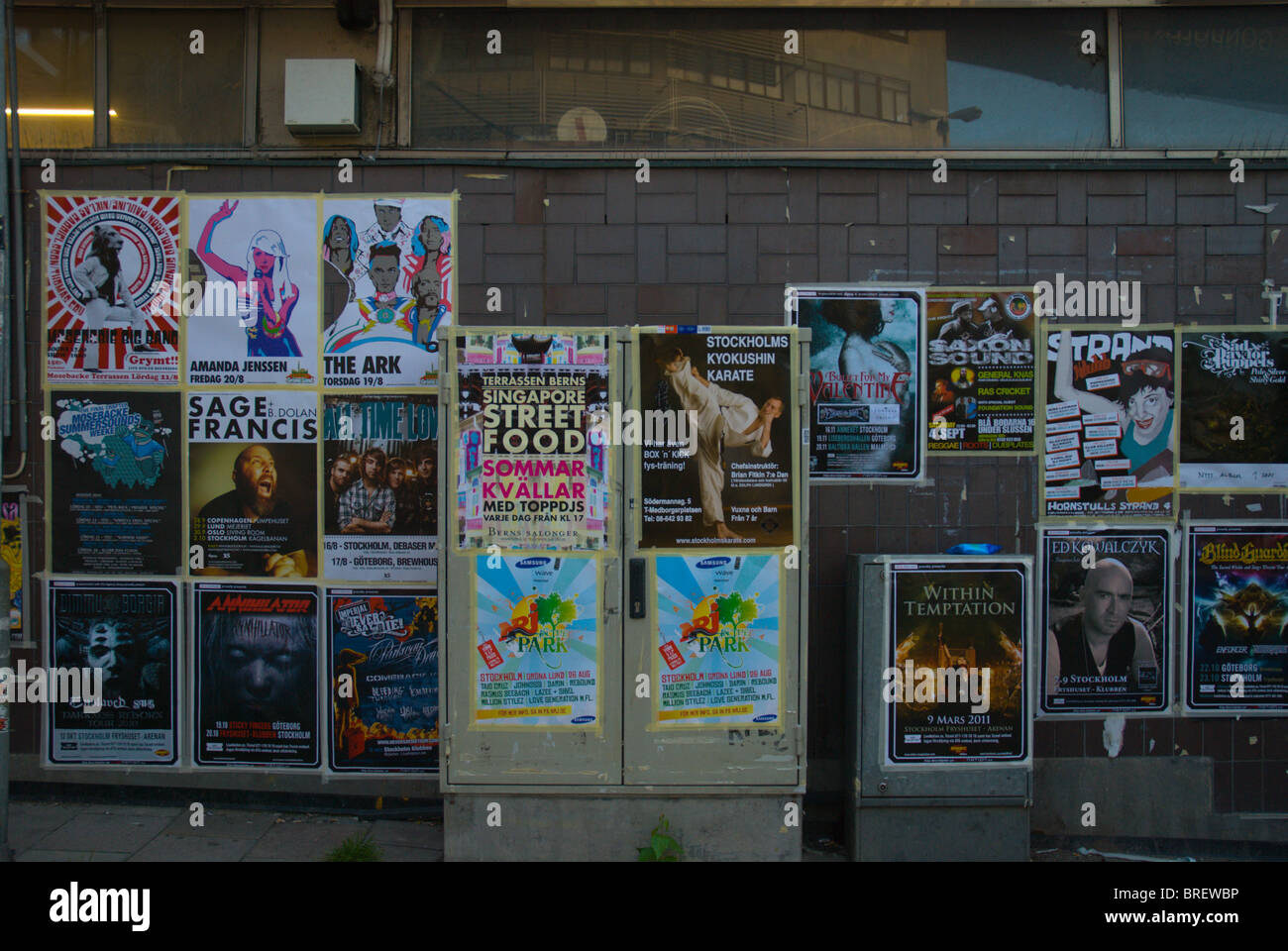 Des affiches dans le quartier Södermalm Stockholm Suède Europe Banque D'Images