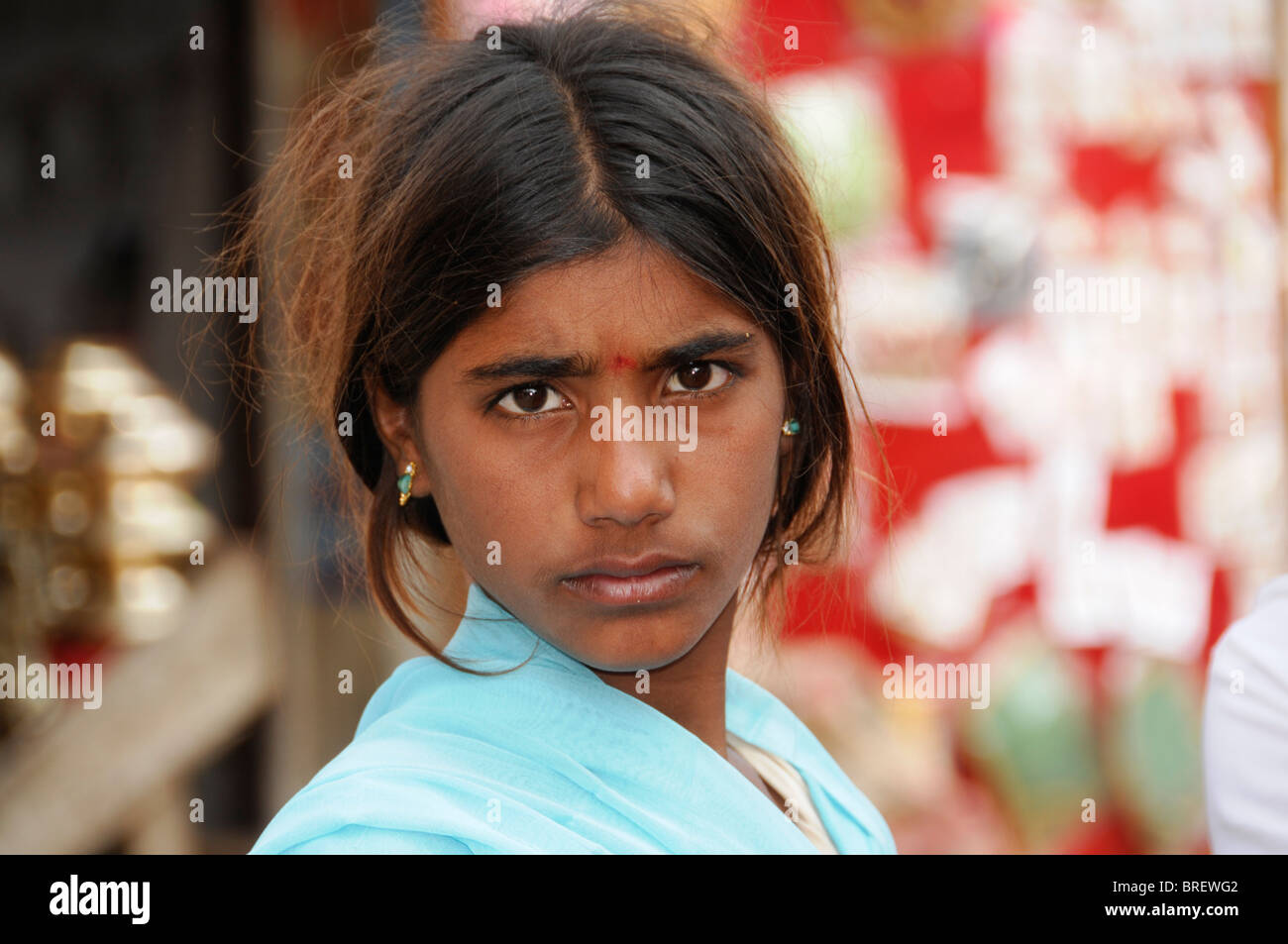 Indian girl, Pushkar Mela, plus grand marché de bétail et de chameaux, Pushkar, Rajasthan, Inde du Nord, l'Asie Banque D'Images