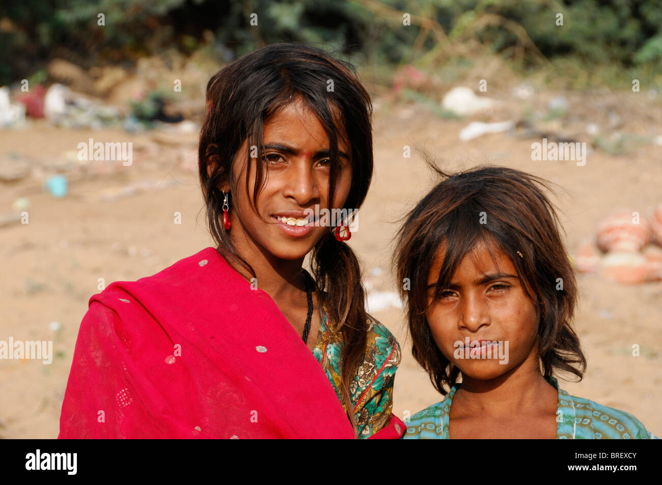 Les filles indiennes, Pushkar Mela, plus grand marché de bétail et de chameaux, Pushkar, Rajasthan, Inde du Nord, l'Asie Banque D'Images
