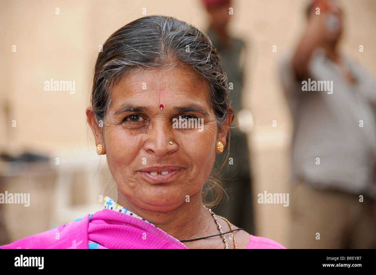 Femme indienne visitant Fort Mehrangarh, Jodhpur, Rajasthan, Inde du Nord, l'Asie Banque D'Images