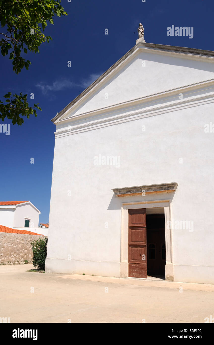 L'église de St.Mary (Crkva Sv. Marije) sur la place principale de Silbas, île de Silba, Croatie Banque D'Images