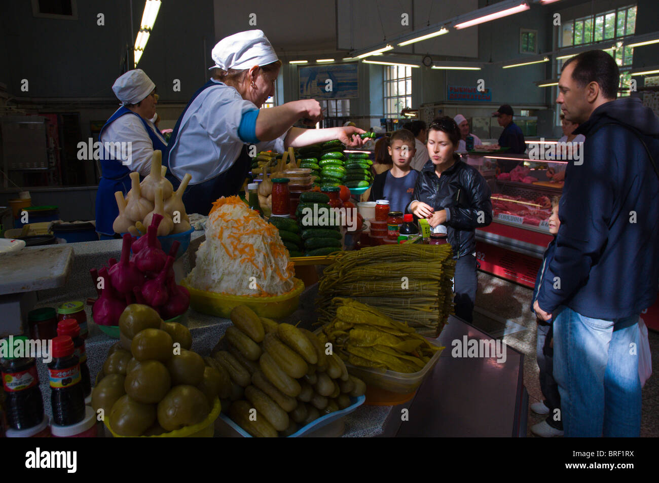 Vasileostrovkiye rynok le marché à l'île Vassilievski à Saint-Pétersbourg Russie Europe Banque D'Images