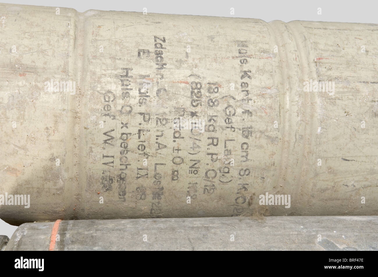 Caisses de munitions, Huit contenu cylindriques, métalliques pour le stockage individuel d'obus encarts de calibre 15 cm. En dotation dans la Kriegsmarine. Ils comportent des marquages, capitaines de couvercle, plongeurs systèmes de verrouillage., , Banque D'Images