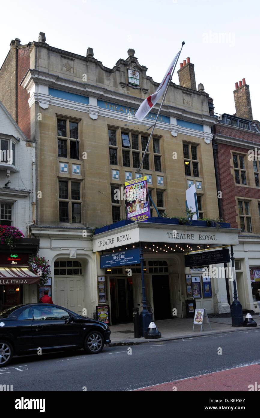 Le Théâtre Royal de Windsor est situé dans la région de Thames Street et a été ouverte le 17 décembre 1910. Banque D'Images