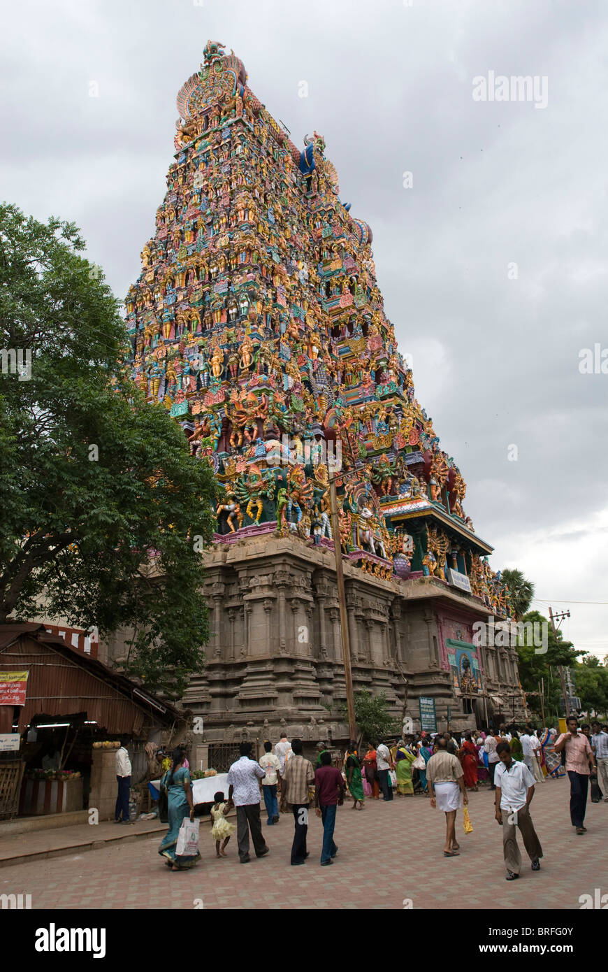 Gopuram (tour) au Sri Meenakshi (temple hindou) dans la région de Madurai Tamil Nadu ; Inde ; Banque D'Images