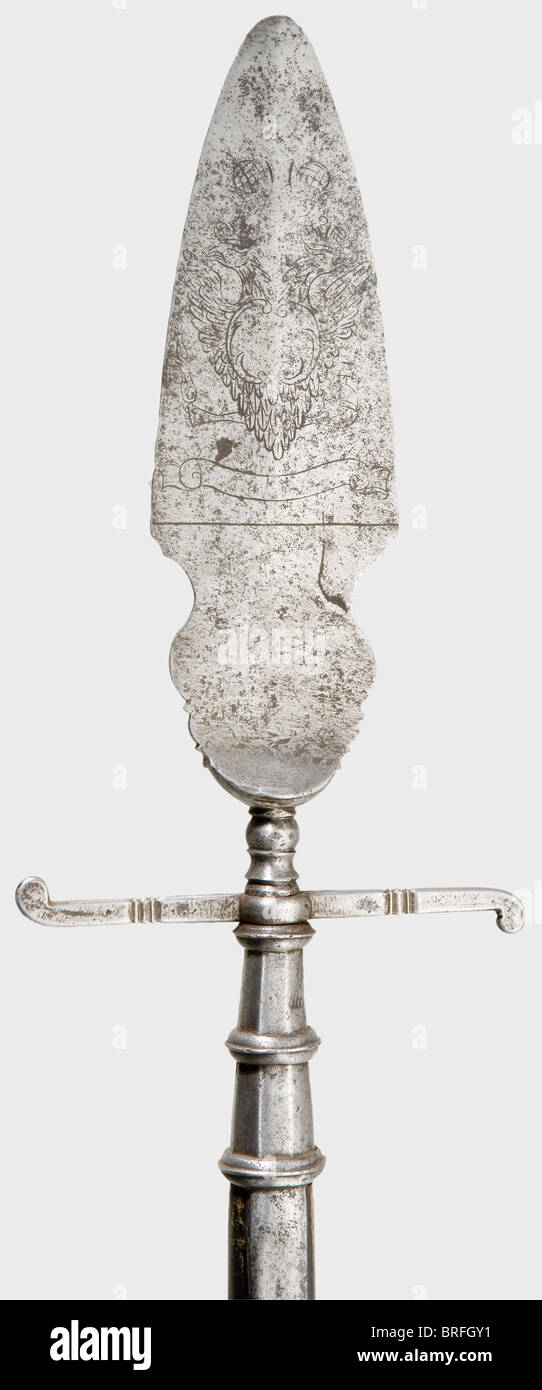 Ponton d'un officier, milieu du XVIIIe siècle. Lame de fer, gravée des deux côtés avec le double aigle russe couronné. Un côté est gravé avec 'GKW' sous l'aigle double. Bon état. Longueur 205 cm. Cf. A.N. Kulinskiy, Russische Blankwaffen, p. 380. Historique, historique, XVIIIe siècle, la rouille, les propulseurs, les armes à main, les armes à main, l'arme de mêlée, les armes de mêlée, les armes à main, les lames, les armes, les armes, les armes, les objets, les alambics, la coupure, les coupures, les coupures, les coupures, les droits supplémentaires non disponibles Banque D'Images