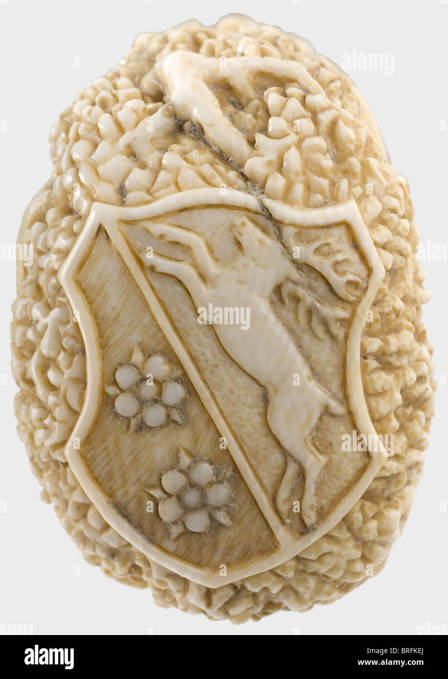 Un bâton de marche de noble, Allemagne, 18ème siècle. Manche en ivoire finement sculpté avec des bêtes sauvages et des ourses complexes, le dessus de la poignée avec un blason aristocratique. Ferrule étroite en bronze doré. Arbre de bois de Malacca, la pointe de bronze et de fer. Longueur 102 cm. Exemple extraordinaire pour l'art de l'ivoire baroque sculptant dans un état outstandig non restauré. Historique, historique, XVIIIe siècle, artisanat, artisanat, artisanat, artisanat, objet, objets, alambics, coupure, coupures, découpes, droits additionnels-Clearences-non disponible Banque D'Images Un bâton de marche de noble, Allemagne, 18ème siècle. Manche en ivoire finement sculpté avec des bêtes sauvages et des ourses complexes, le dessus de la poignée avec un blason aristocratique. Ferrule étroite en bronze doré. Arbre de bois de Malacca, la pointe de bronze et de fer. Longueur 102 cm. Exemple extraordinaire pour l'art de l'ivoire baroque sculptant dans un état outstandig non restauré. Historique, historique, XVIIIe siècle, artisanat, artisanat, artisanat, artisanat, objet, objets, alambics, coupure, coupures, découpes, droits additionnels-Clearences-non disponible Banque D'Images