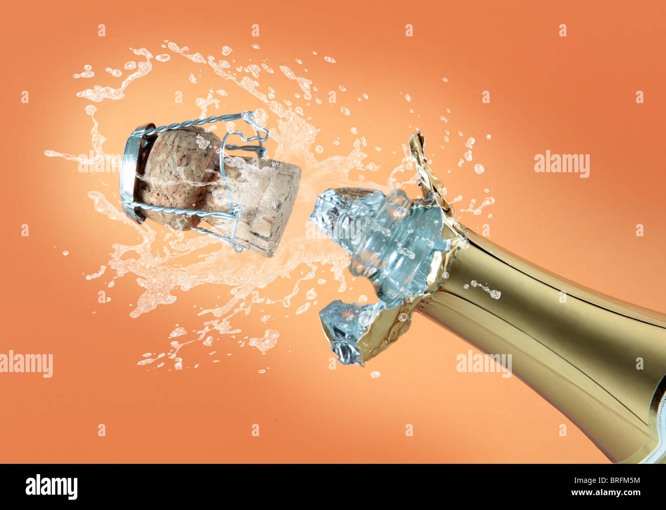 Bouteille de champagne avec fond liège tir Banque D'Images