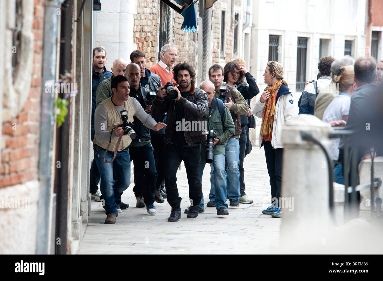 Tournage de la bière Carlsberg annonce avec les acteurs et l'équipe du film et en Paparazzi Venise Italie Banque D'Images